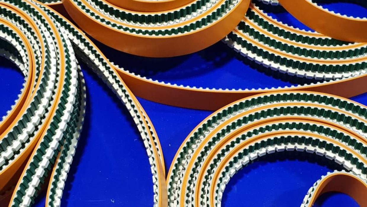 Correas dentadas con recubrimiento Linatrile con perfil guia para aplicaciones industriales